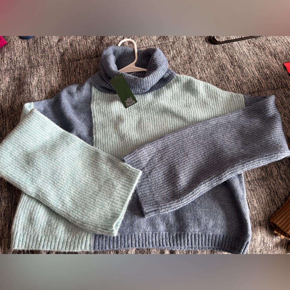 Wild fable sweater blue color block/ 5G4ZR9. Small